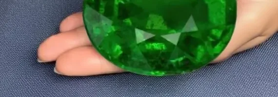 Certified Natural Emerald Gemstone 4.25 Ratti Panna Ratan for Intelligence Career Growth